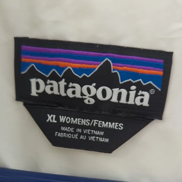 Patagonia Women's Cream Puffer Coat - Picture 7 of 7